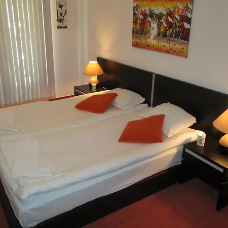 Апартаменти Old Inn Alexander Services Private Apartments *