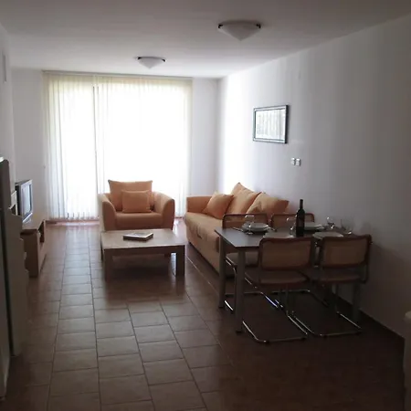 Апартаменти Old Inn Alexander Services Private Apartments